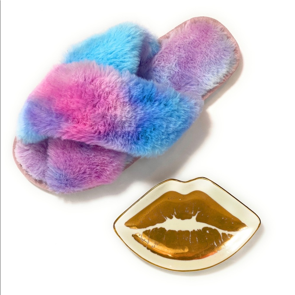 Women’s fuzzy faux fur rainbow slippers